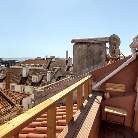 Bairro Alto Rooftop With Balcony And View By Homing * Lissabon