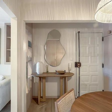 Bairro Alto Rooftop With Balcony And View By Homing شقة